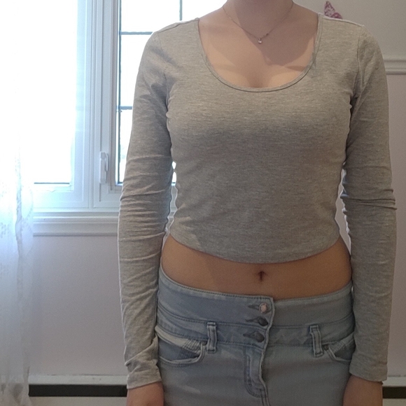 Gray Long Sleeve Women's Top - Picture 4 of 8